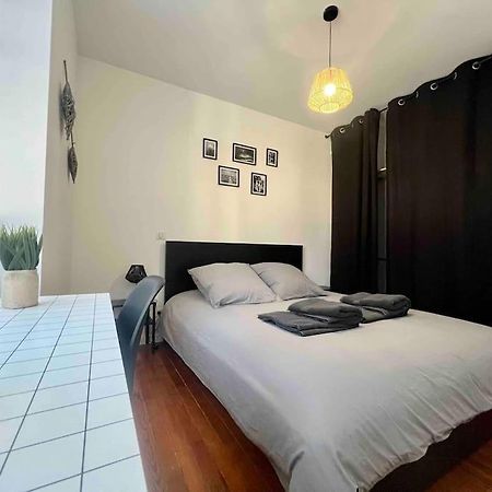 Appartement Climatise 4 Personnes / Centre-Ville เบอซองซง ภายนอก รูปภาพ