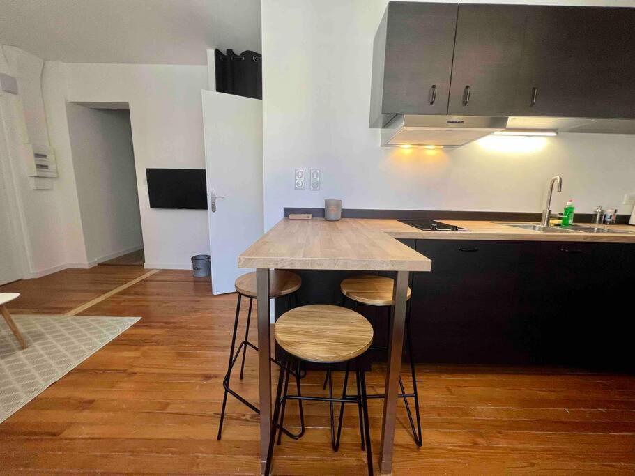 Appartement Climatise 4 Personnes / Centre-Ville เบอซองซง ภายนอก รูปภาพ