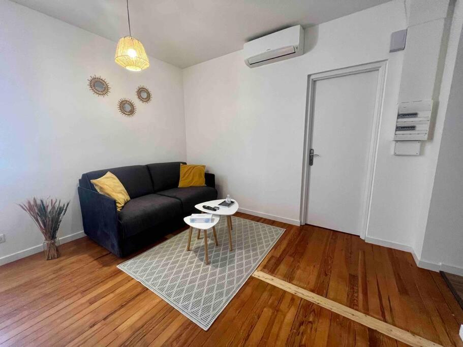 Appartement Climatise 4 Personnes / Centre-Ville เบอซองซง ภายนอก รูปภาพ