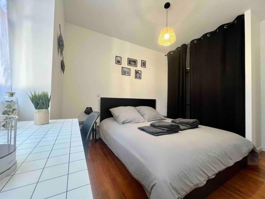 Appartement Climatise 4 Personnes / Centre-Ville เบอซองซง ภายนอก รูปภาพ