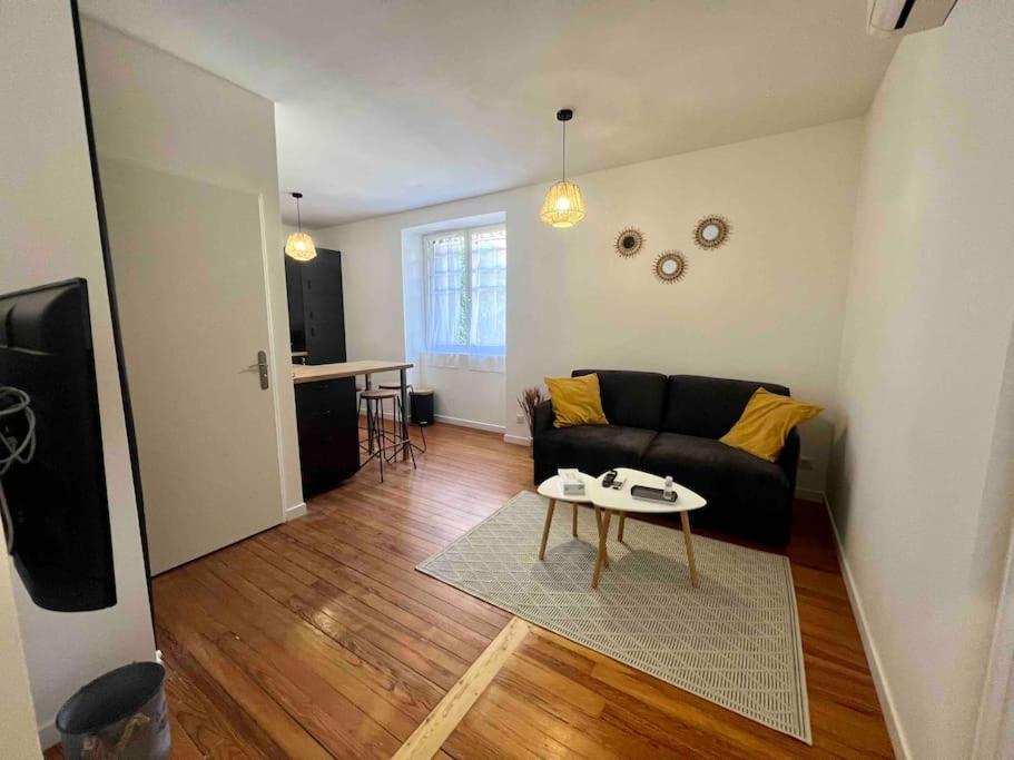 Appartement Climatise 4 Personnes / Centre-Ville เบอซองซง ภายนอก รูปภาพ