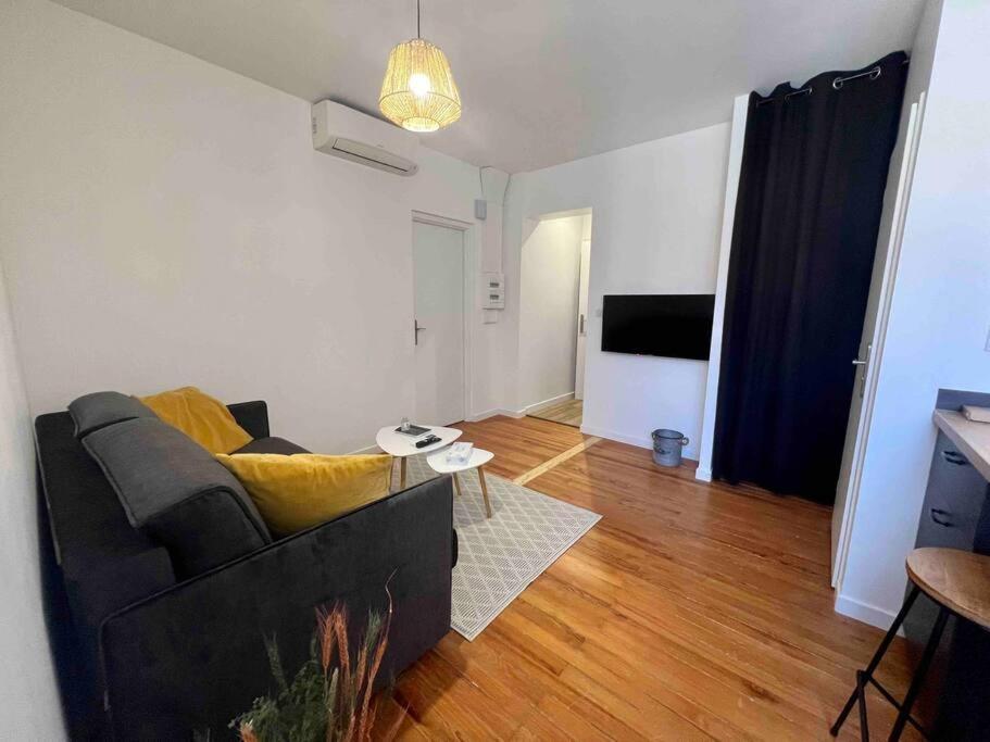 Appartement Climatise 4 Personnes / Centre-Ville เบอซองซง ภายนอก รูปภาพ